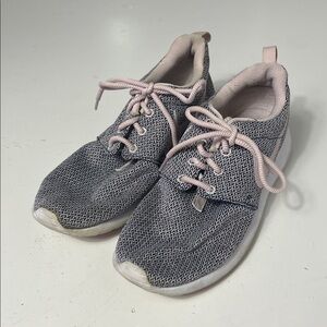 Nike Sz 7Y Pink Black Knit Tie Up Athletic Running Shoes